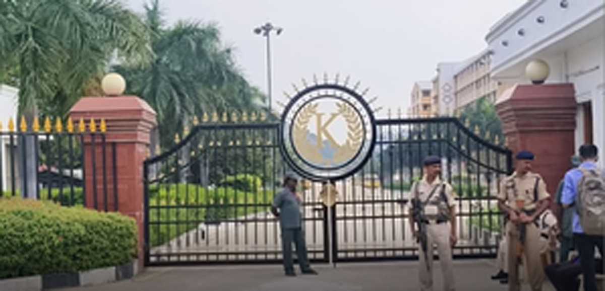 डीएमके सांसद कथिर आनंद से जुड़े ठिकानों पर दूसरे दिन भी ईडी की छापेमारी जारी डीएमके सांसद कथिर आनंद से जुड़े ठिकानों पर दूसरे दिन भी ईडी की छापेमारी जारी